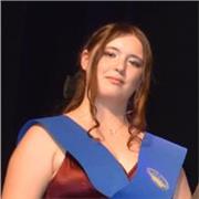 Graduada de Bachillerato, con un B1 en Inglés, cariñosa y con mucha paciencia.